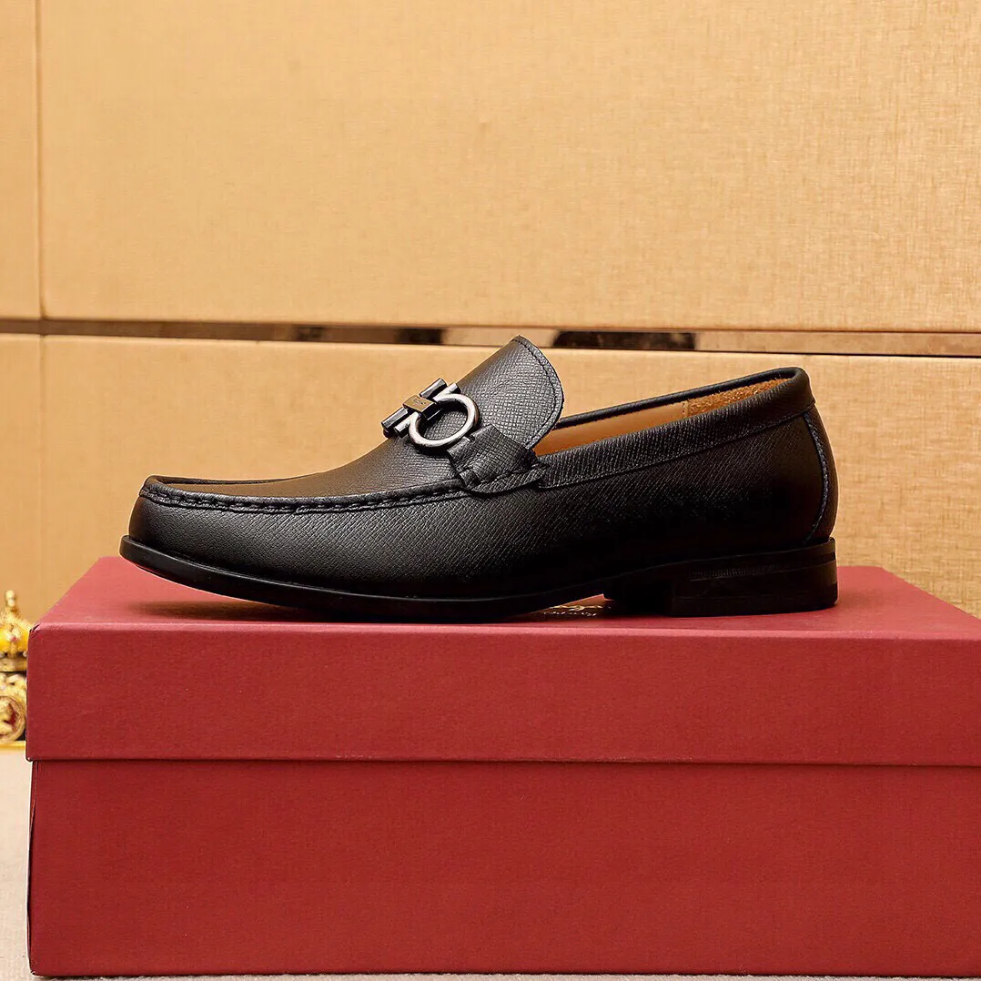 Men's shoes 💰480 💐 Product trademark: Ferragamo "Ferragamo" casual leather shoes Regular size: 38-44 (45🉑️customized) Product materials: Selected imported first-layer cross-grain cowhide leather upper + luxury hardware buckle, imported water-dyed cowhide leather lining. Strong three-dimensional visual effect, original outsole color: 4⃣️seed leather materials available